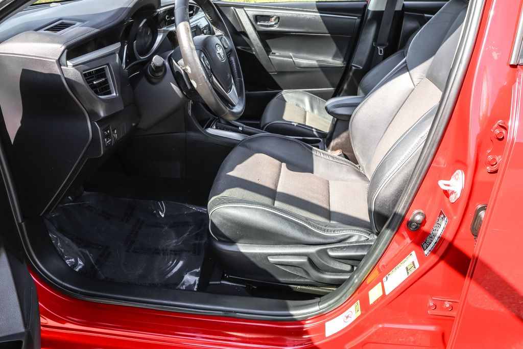 2015 Toyota Corolla L photo 14