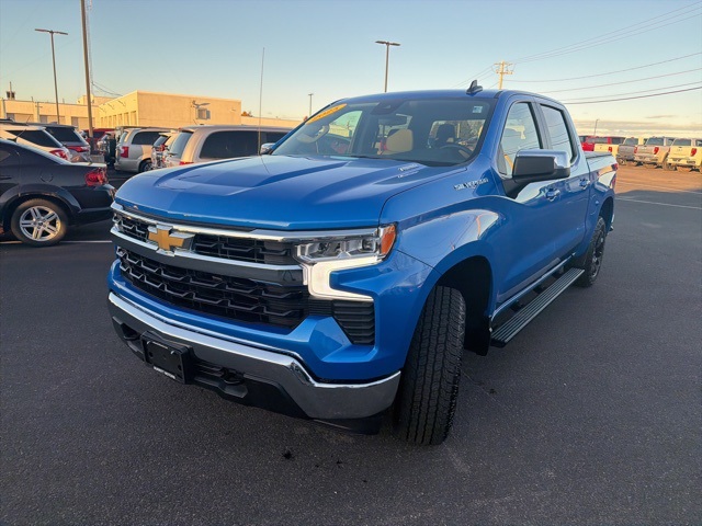 2025 Chevrolet Silverado 1500 LT photo 2