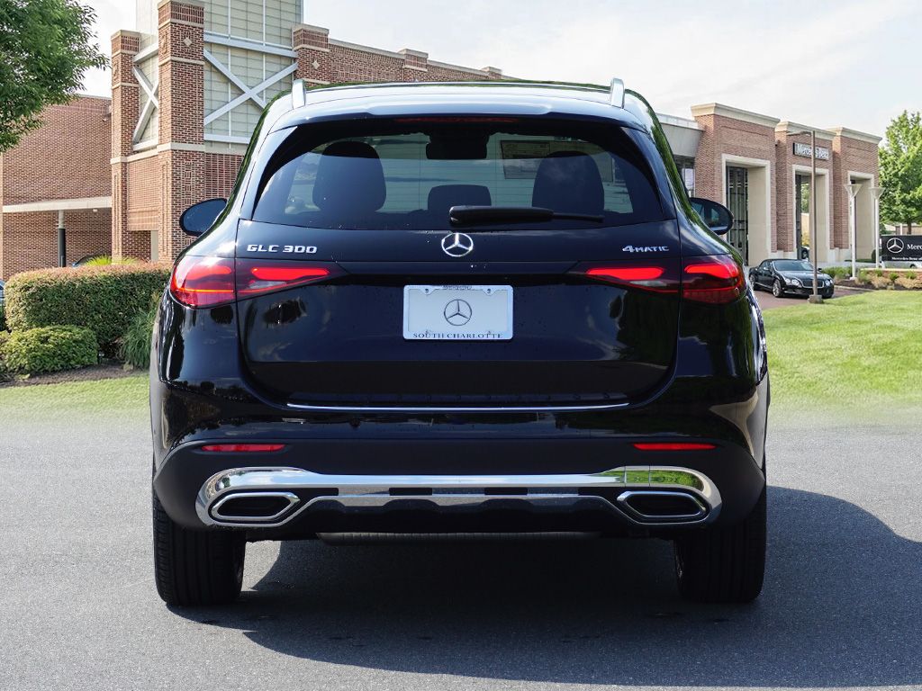 2025 Mercedes Benz GLC 300 4MATIC photo 3