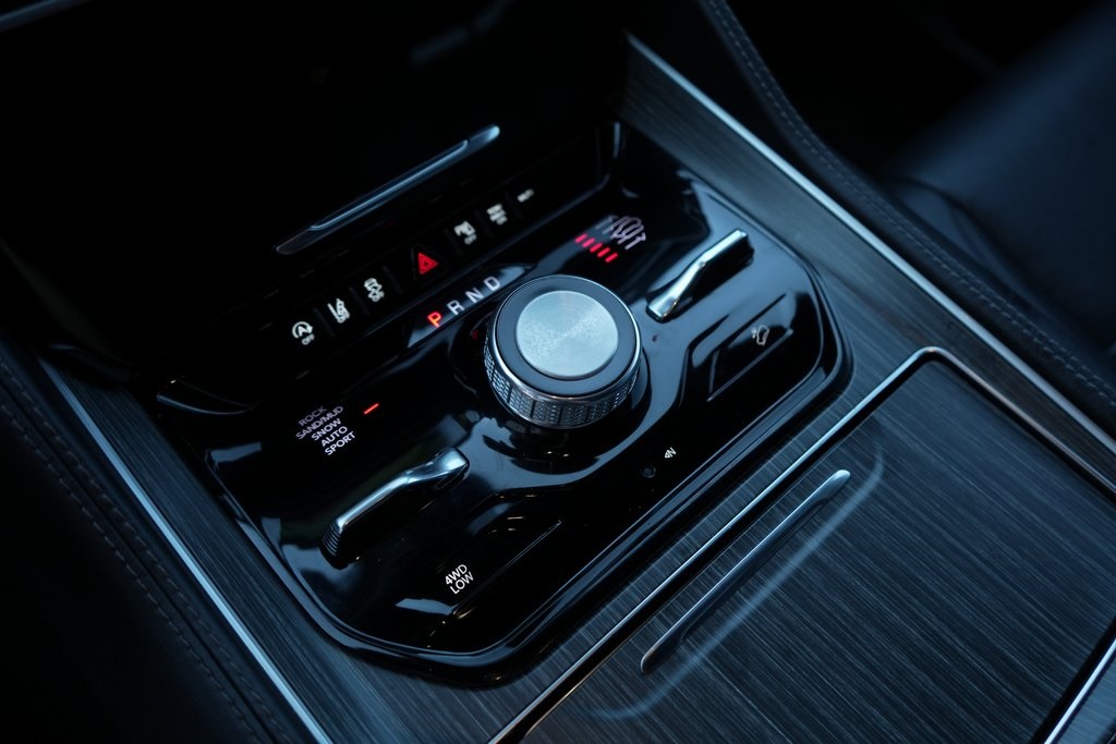 2024 Jeep Wagoneer L Series III photo 24