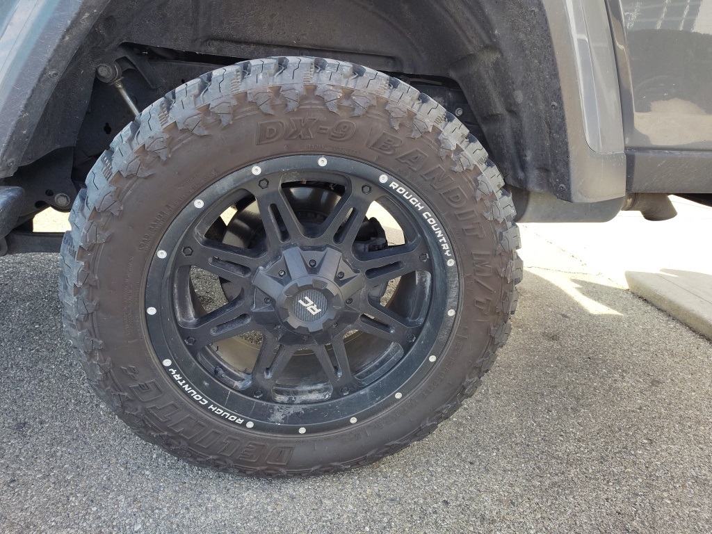 2021 Jeep Gladiator Willys photo 2