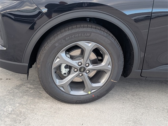 2026 Ford Escape ST-Line photo 3