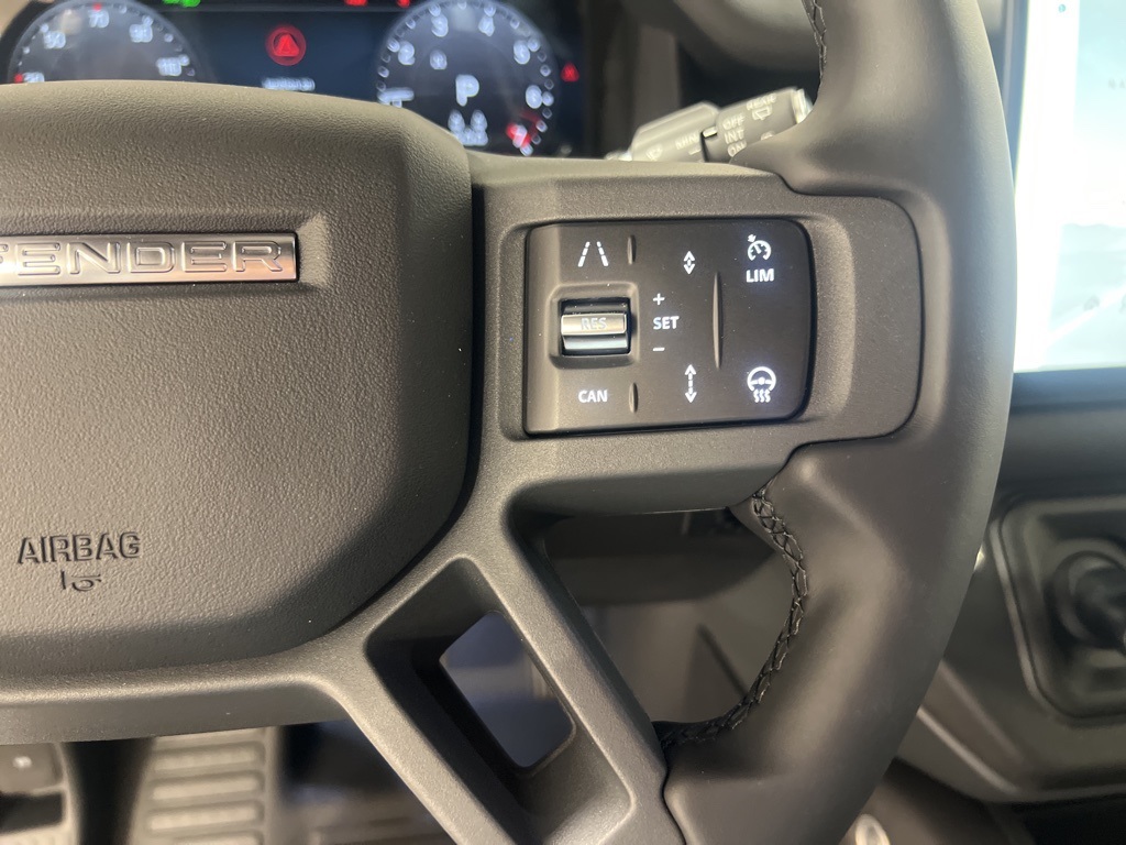2025 Land Rover Defender 130 X-Dynamic SE photo 13