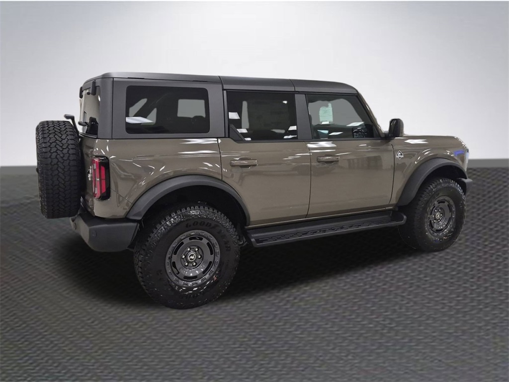 2025 Ford Bronco Outer Banks photo 4