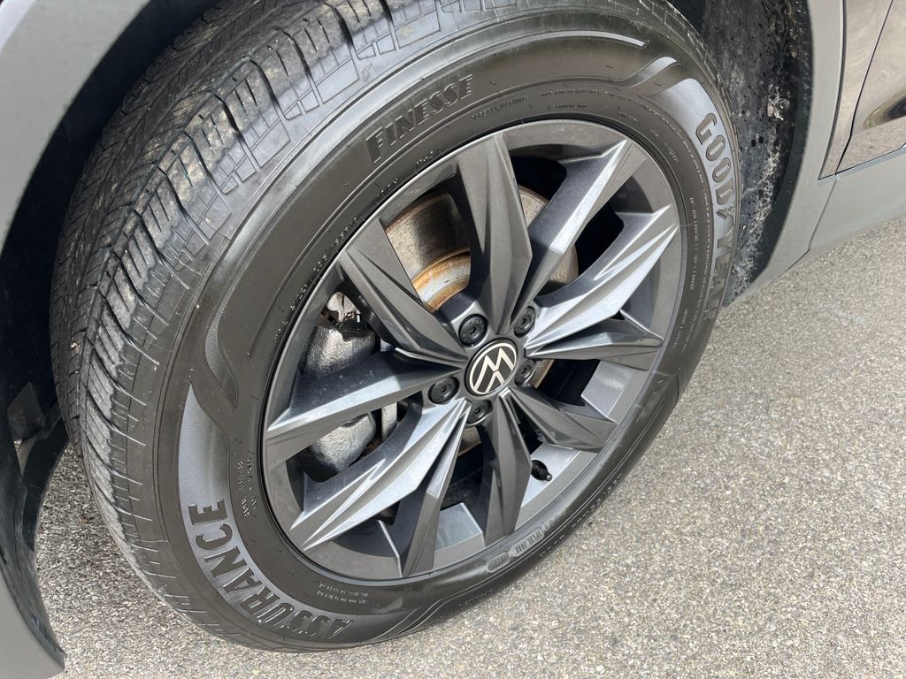 2022 Volkswagen Tiguan SE photo 2
