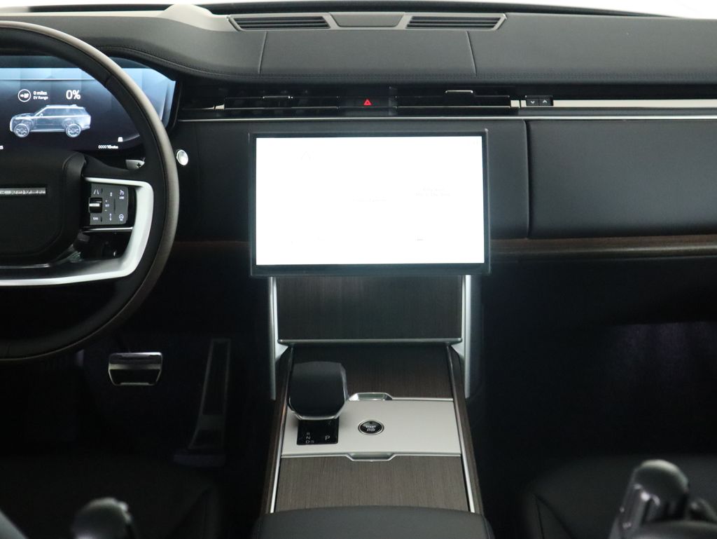 2025 Land Rover Range Rover SE photo 14