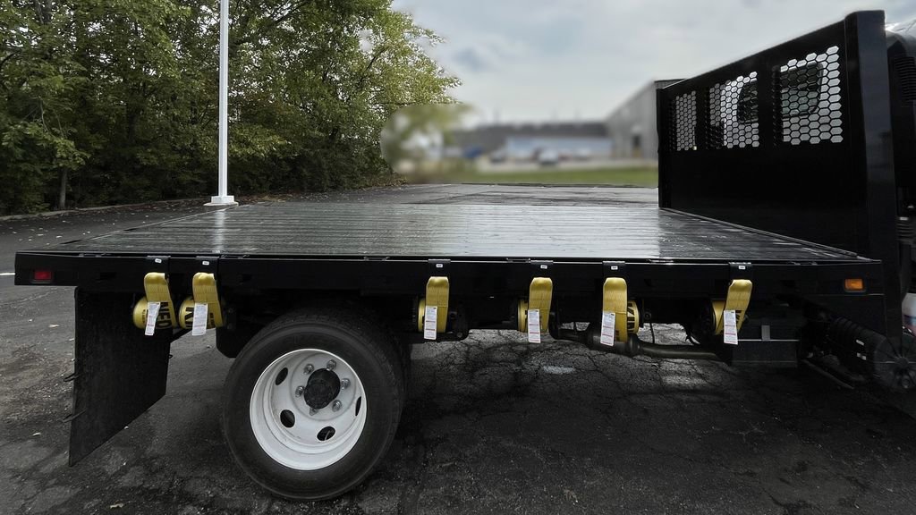 2025 Chevrolet Silverado photo 4