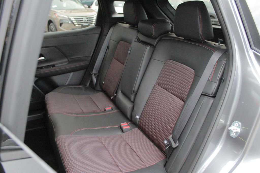 2025 Nissan Kicks SR photo 12