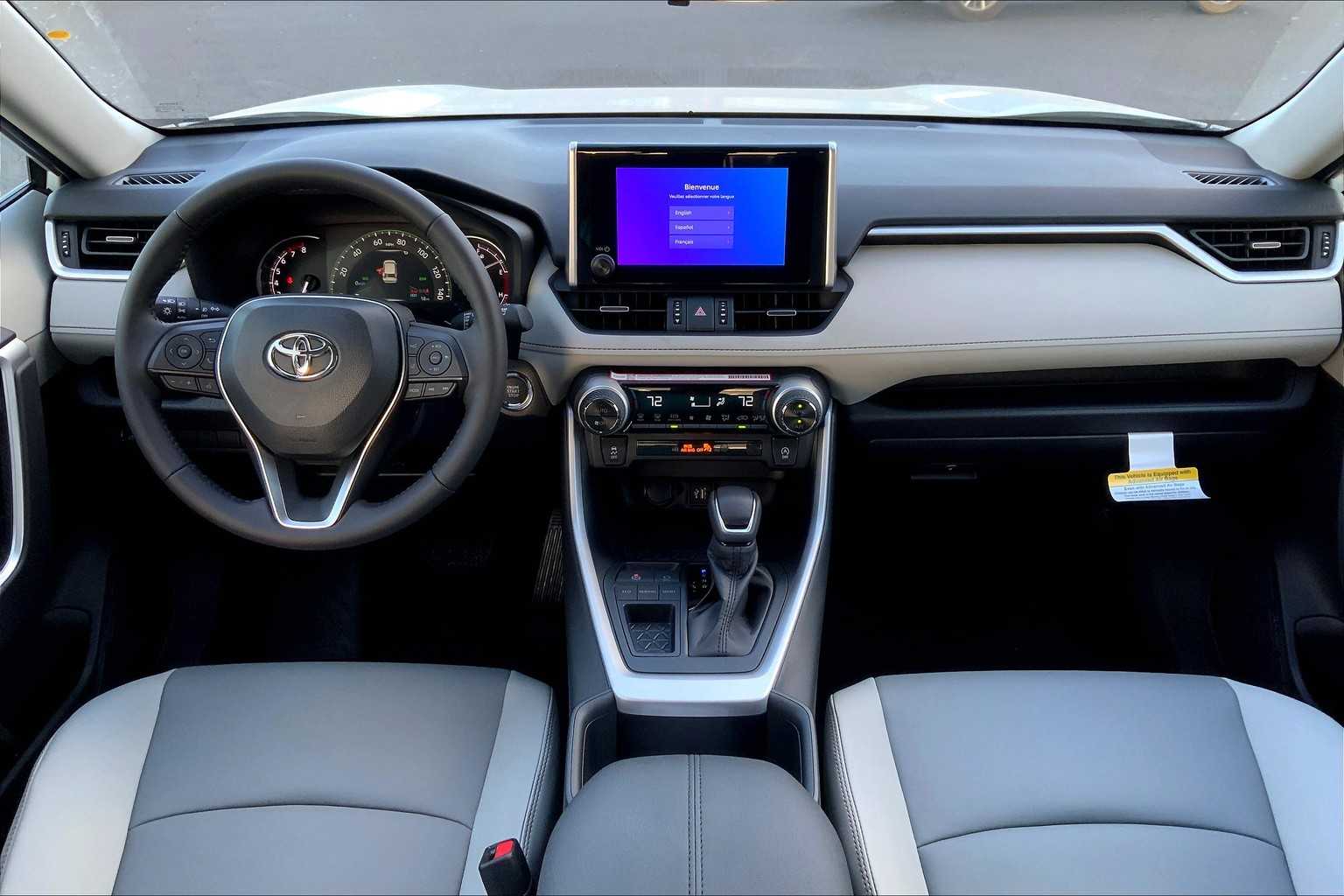 2025 Toyota RAV4 XLE Premium photo 4