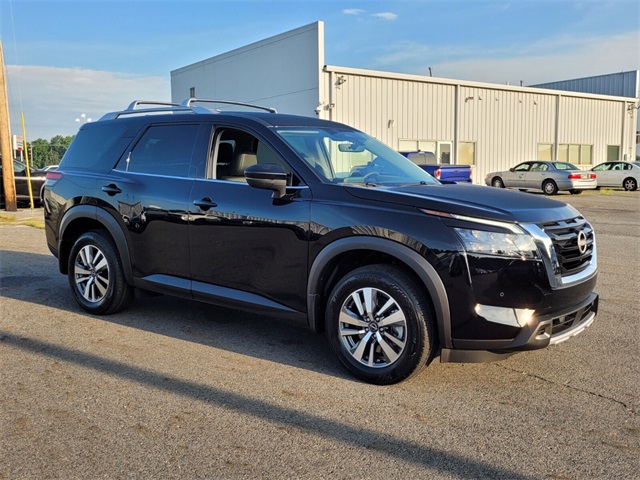 2025 Nissan Pathfinder SL photo 2