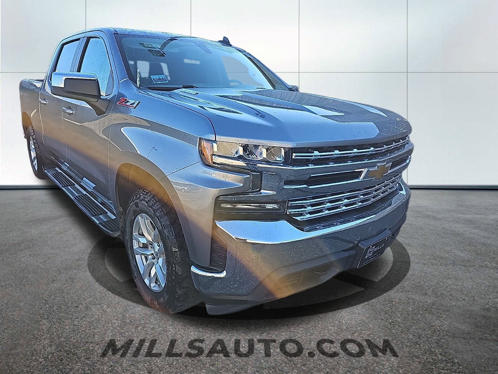 2020 Chevrolet Silverado 1500 LT photo 3