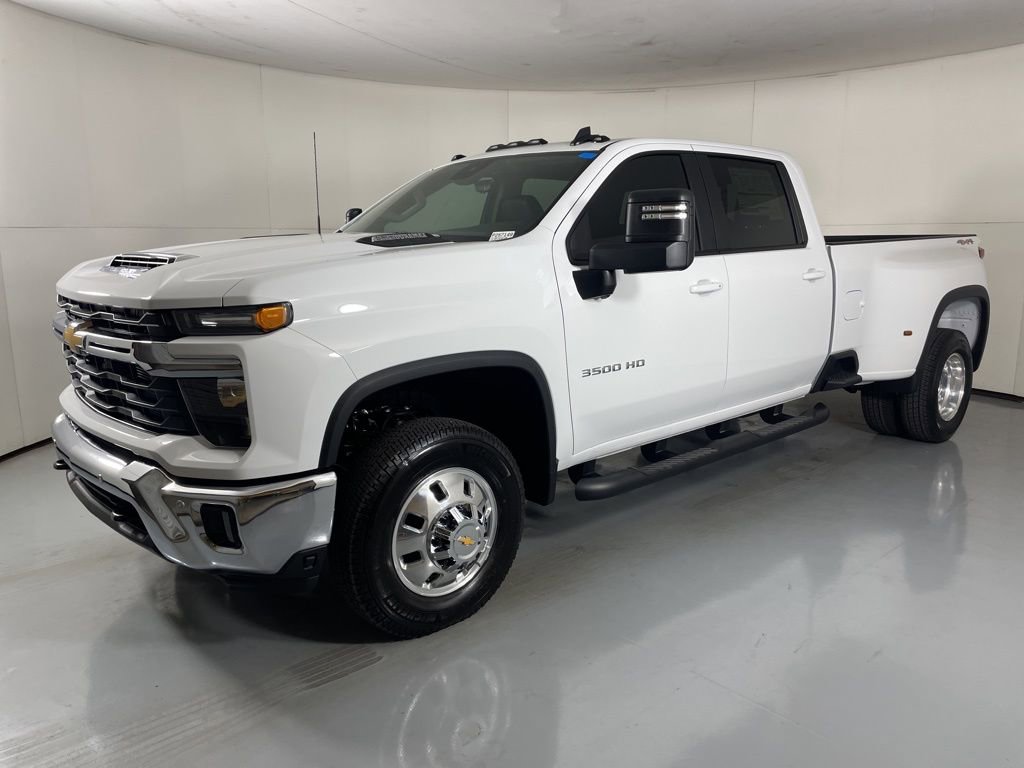 2025 Chevrolet Silverado 3500HD photo 4