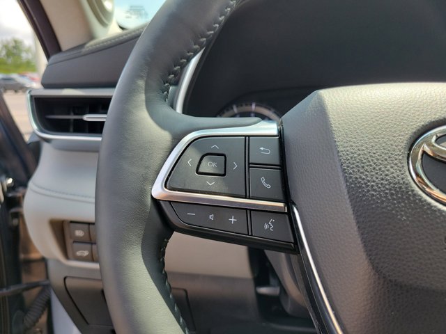 2020 Toyota Highlander Platinum photo 22