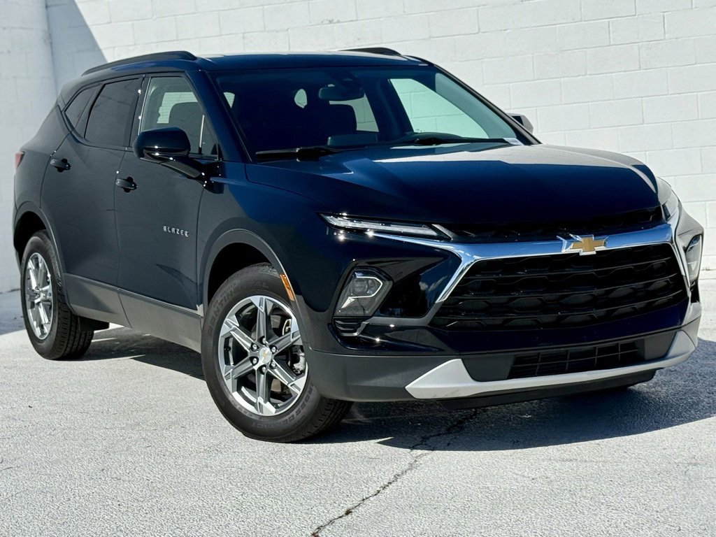2023 Chevrolet Blazer 2LT photo 2