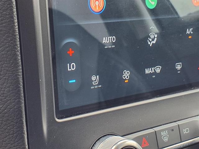 2024 Ford Edge Titanium photo 5