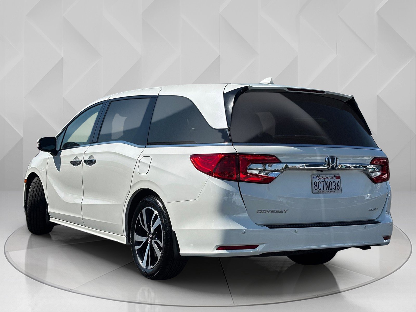 2018 Honda Odyssey Elite photo 3