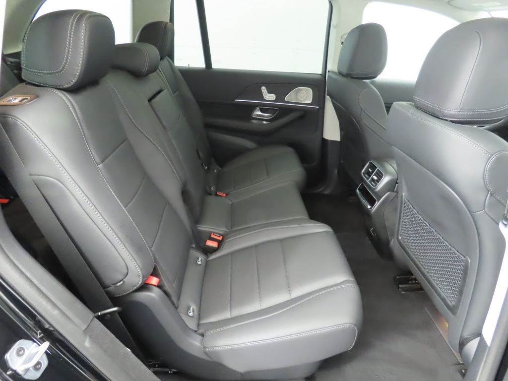 2026 Mercedes Benz GLS 450 4MATIC photo 21