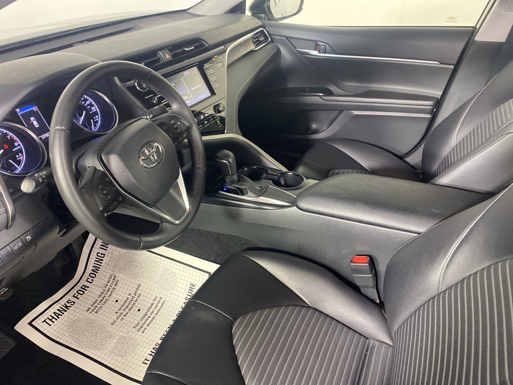 2018 Toyota Camry SE photo 12