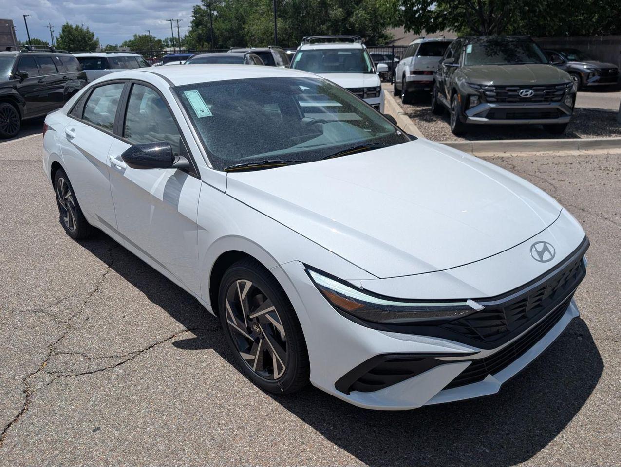 2025 Hyundai Elantra SEL Sport photo 8