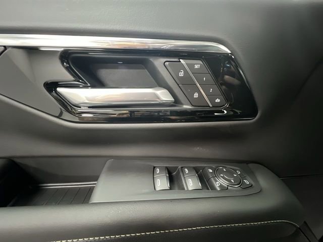 2025 Chevrolet Suburban Premier photo 22