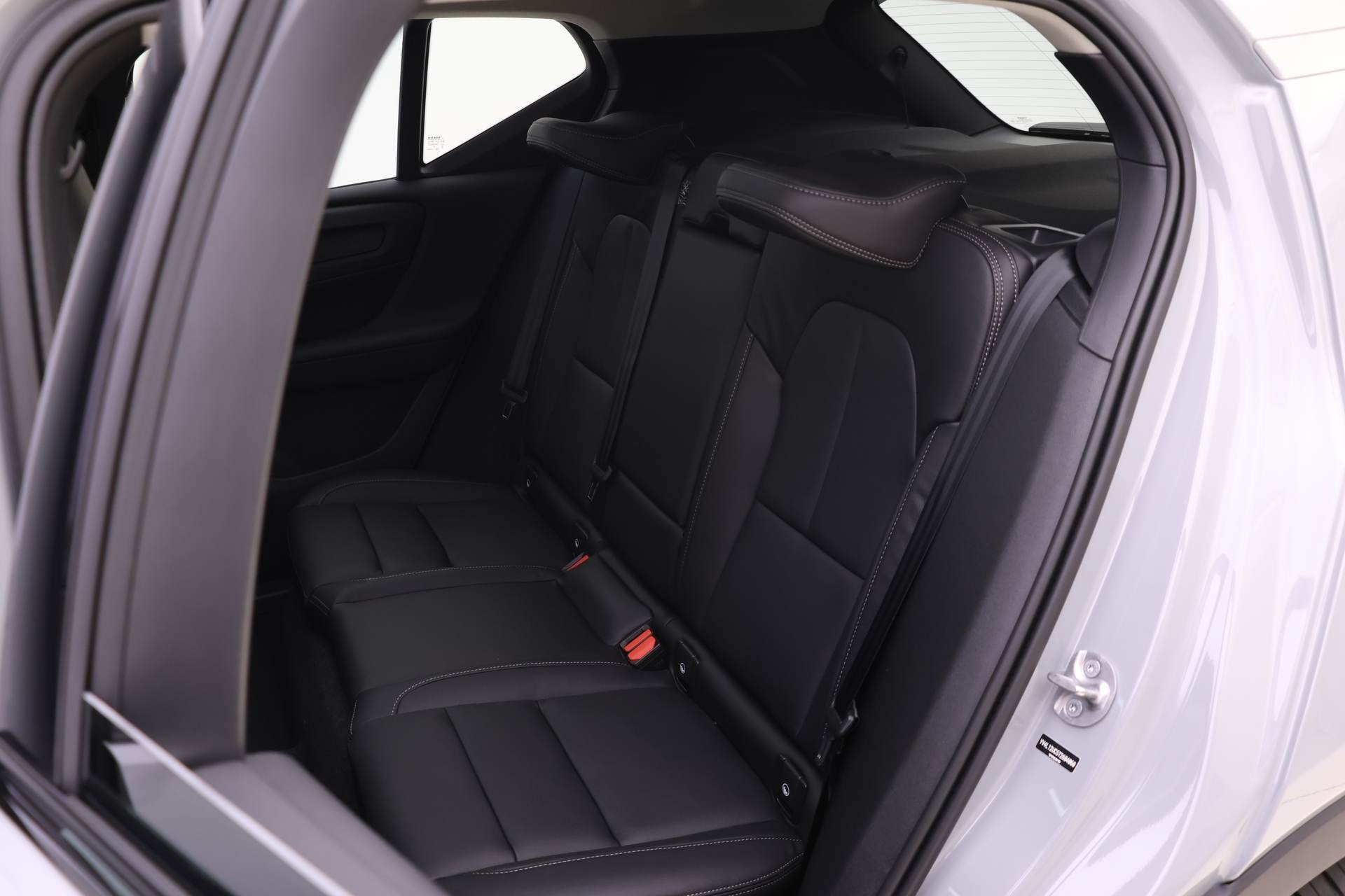 2026 Volvo XC40 Plus photo 11