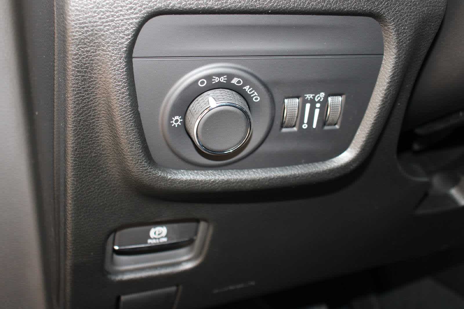 2025 Jeep Grand Cherokee Laredo Altitude photo 10