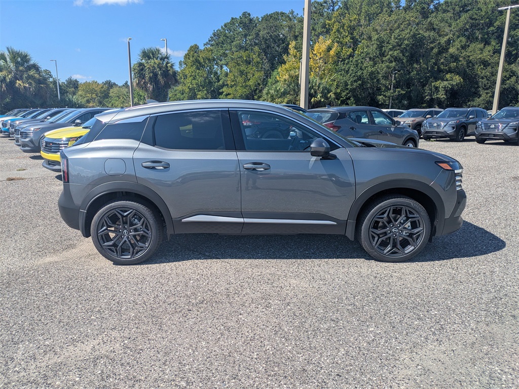 2025 Nissan Kicks SR photo 2