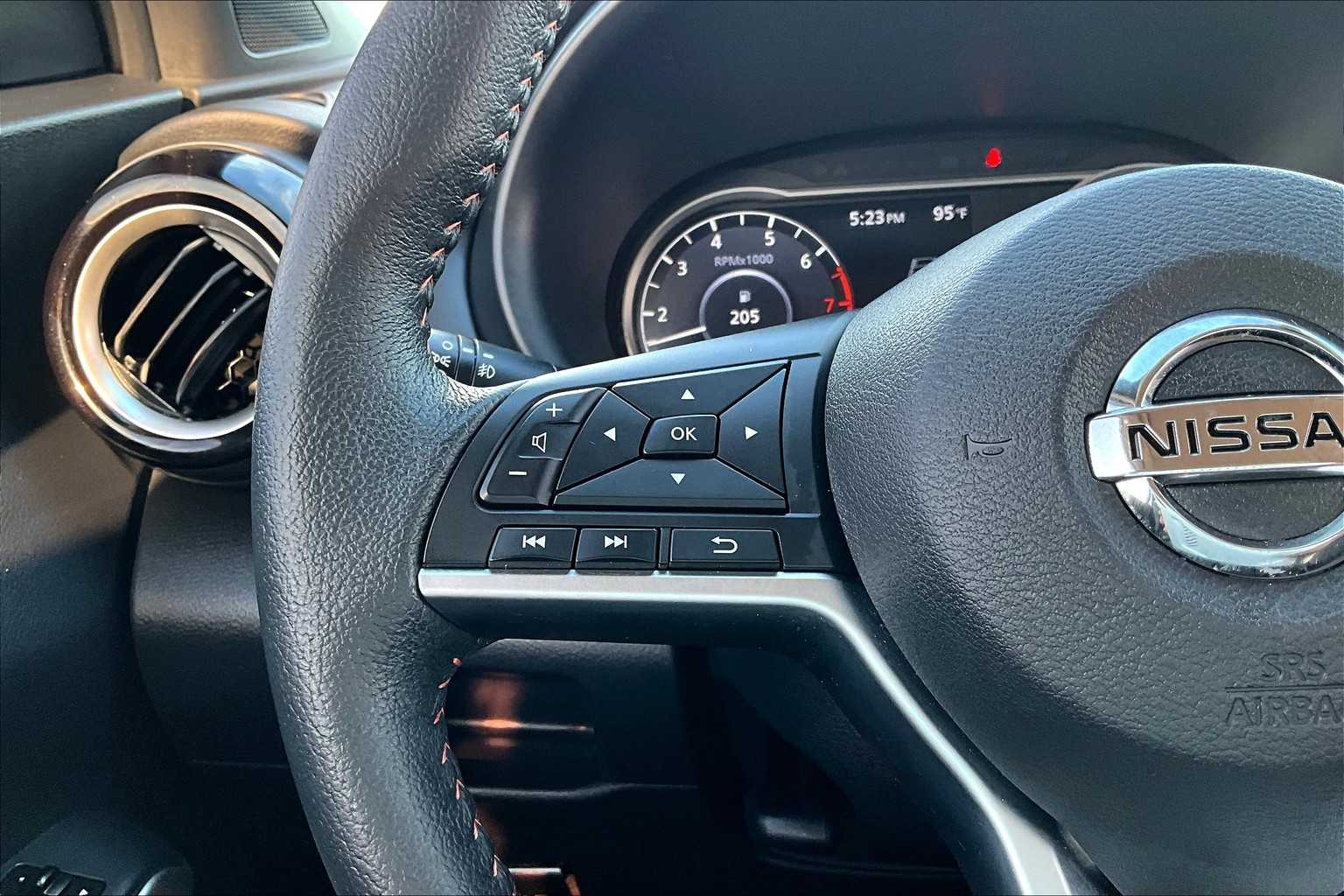 2020 Nissan Kicks SR photo 20