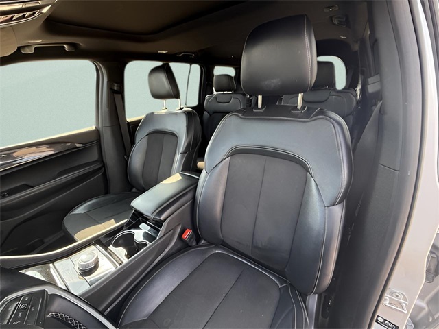 2022 Jeep Grand Cherokee Altitude photo 4