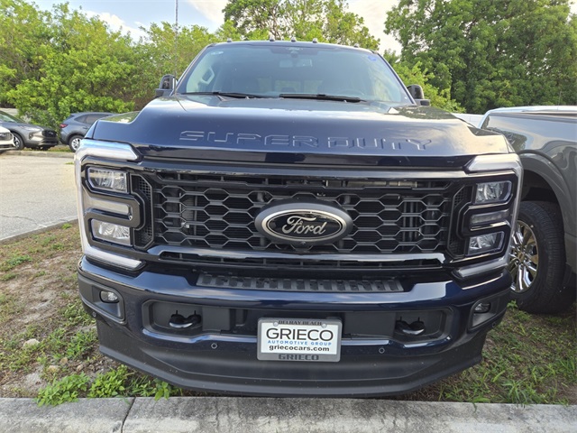 2025 Ford F-250 Lariat photo 3