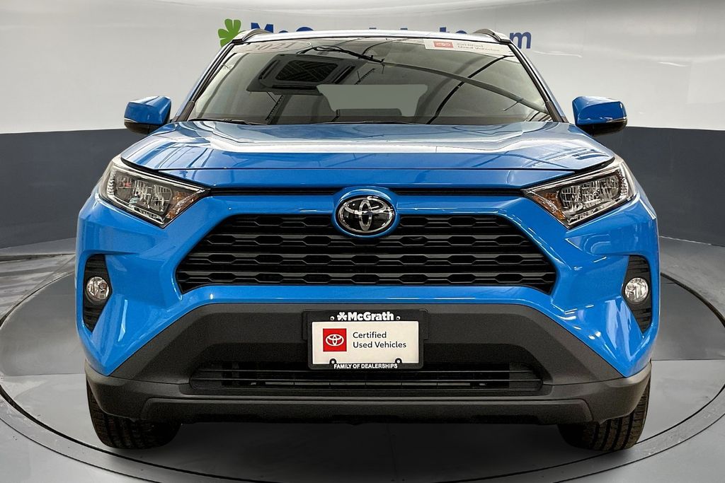 2021 Toyota RAV4 XLE photo 2