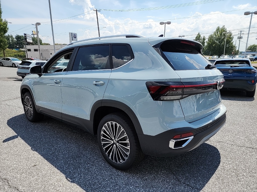 2025 Volkswagen Taos SE photo 2