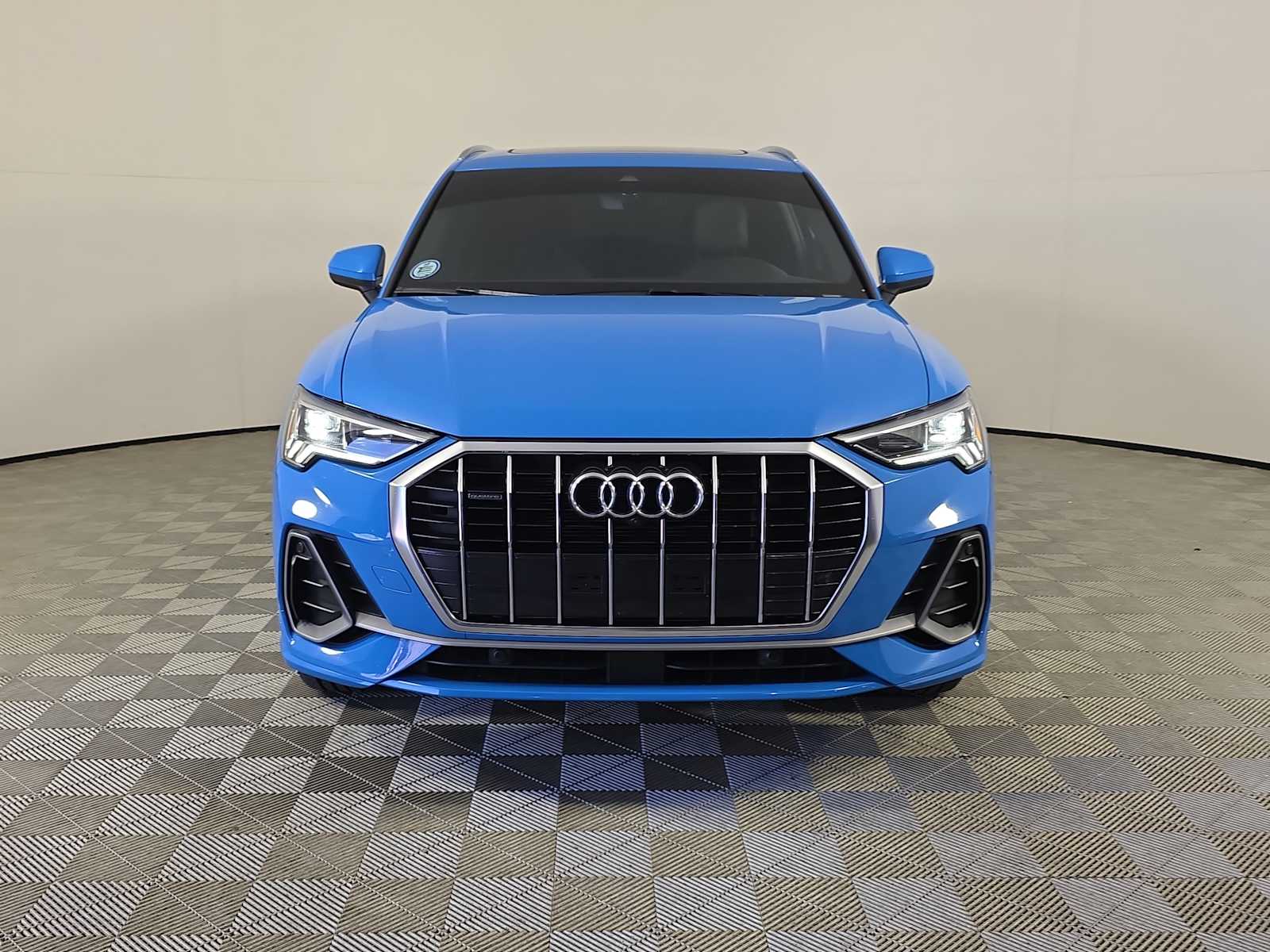 2022 Audi Q3 S line Premium Plus photo 2