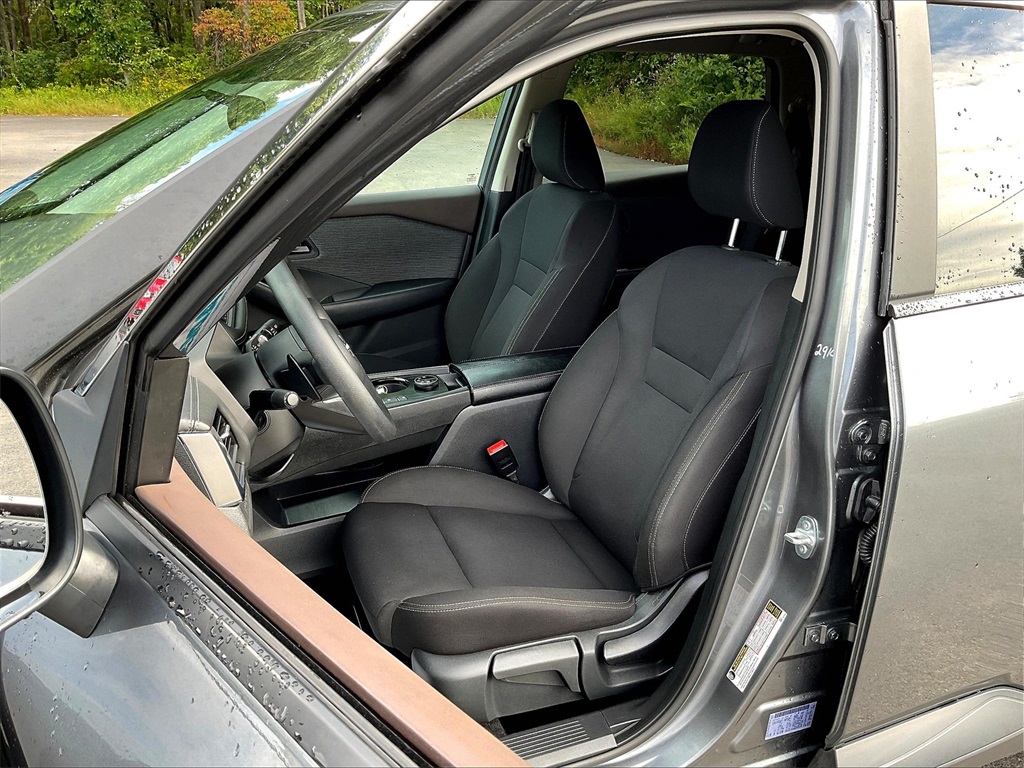 2023 Nissan Rogue S photo 9