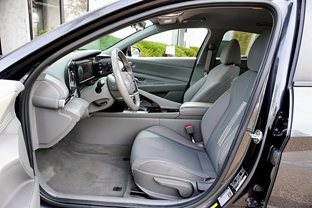 Used 2021 Gray Hyundai SEL image 12