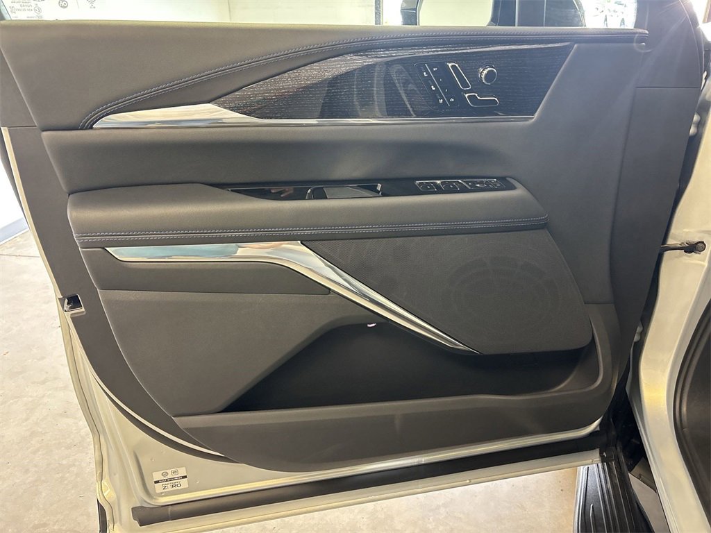 2025 Cadillac Escalade IQ Luxury photo 23