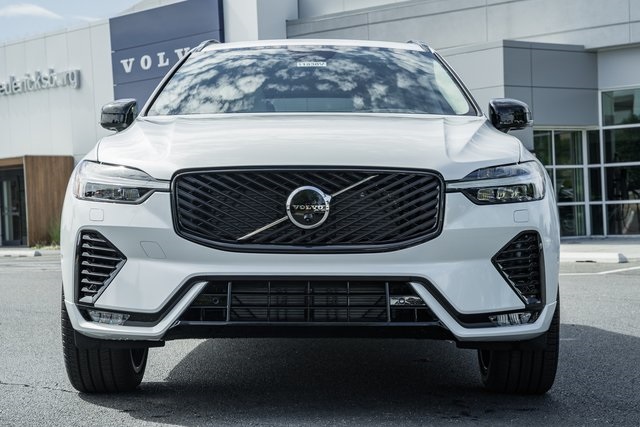 2026 Volvo XC60 B5 photo 2