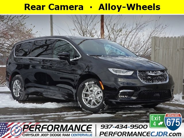 2026 Chrysler Pacifica Select's photo