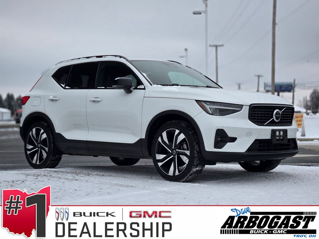 2023 Volvo XC40 Plus's photo
