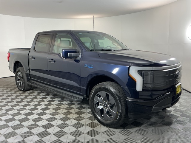 2025 Ford F-150 Lightning Lariat photo 3