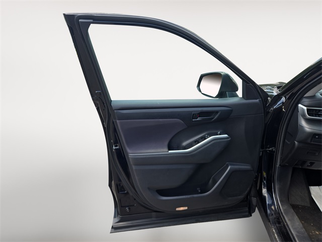 2021 Toyota Highlander L photo 10