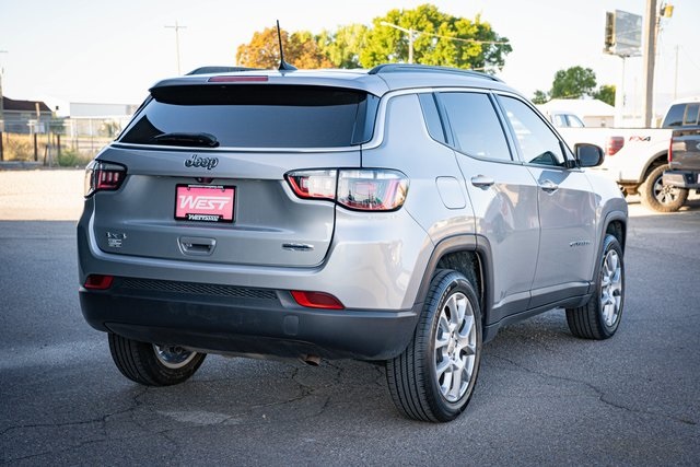 2022 Jeep Compass Latitude Lux photo 8