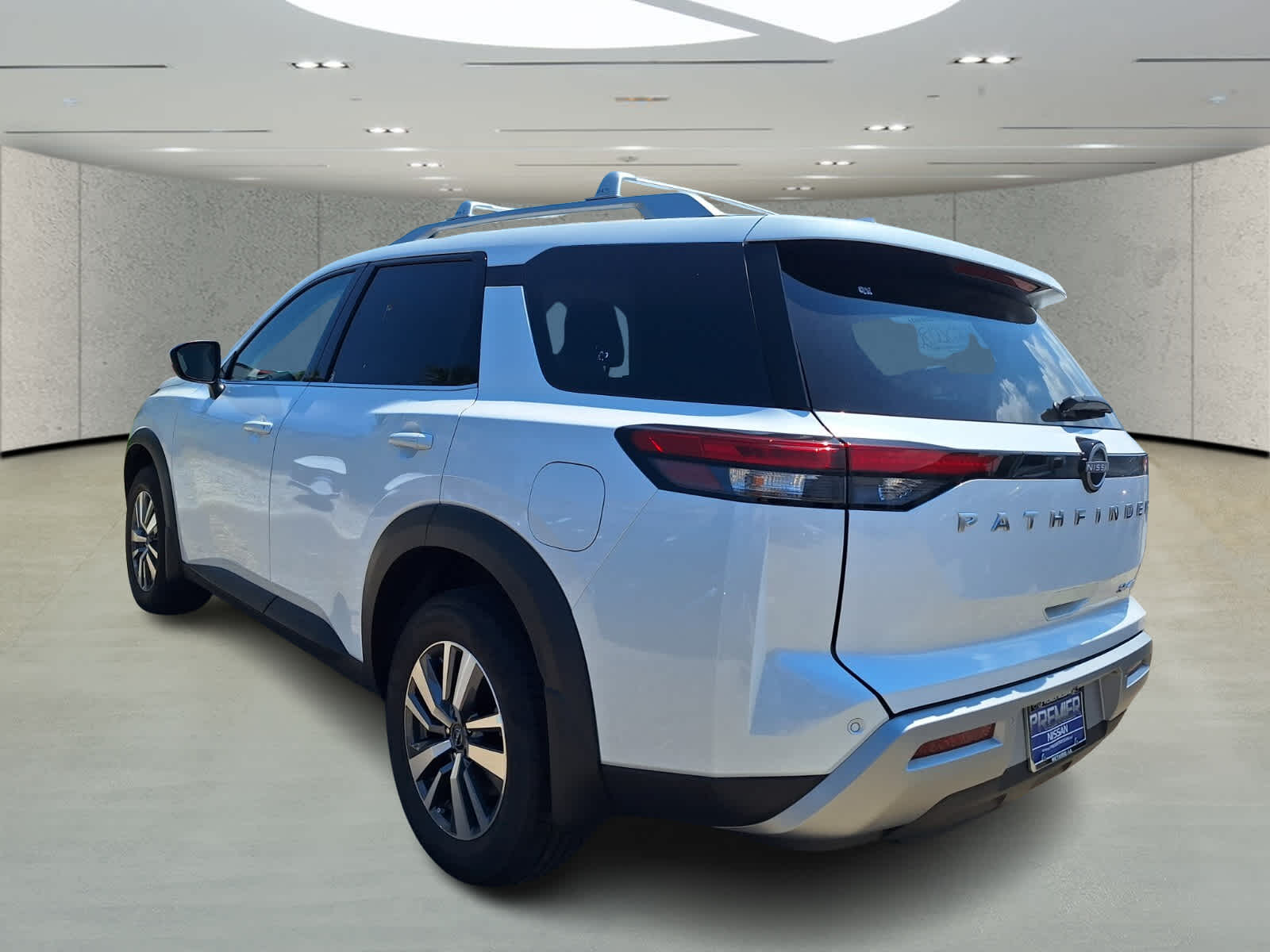 2025 Nissan Pathfinder SL photo 3
