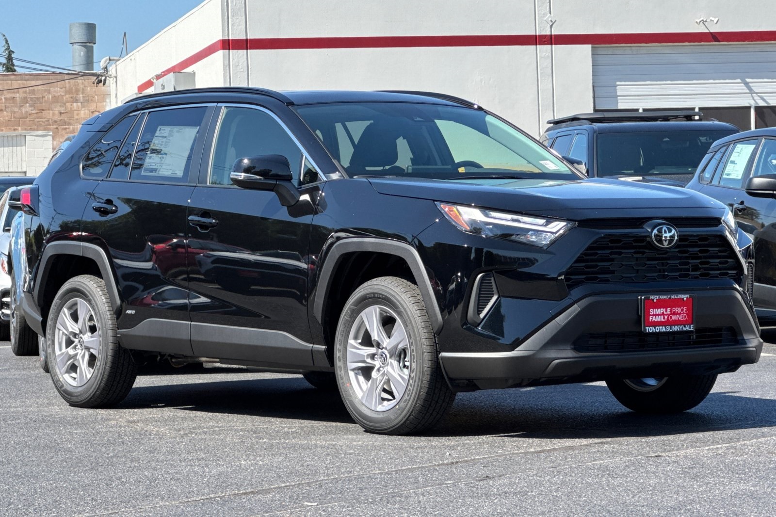 2025 Toyota RAV4 Hybrid XLE photo 9