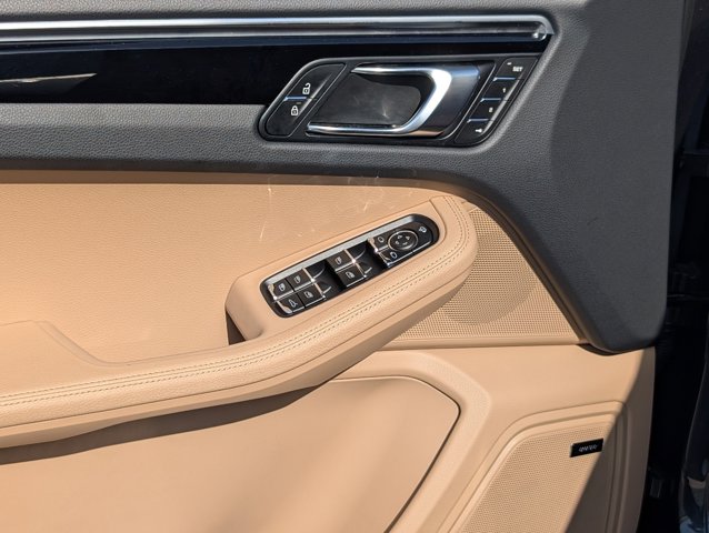 2024 Porsche Macan T photo 20