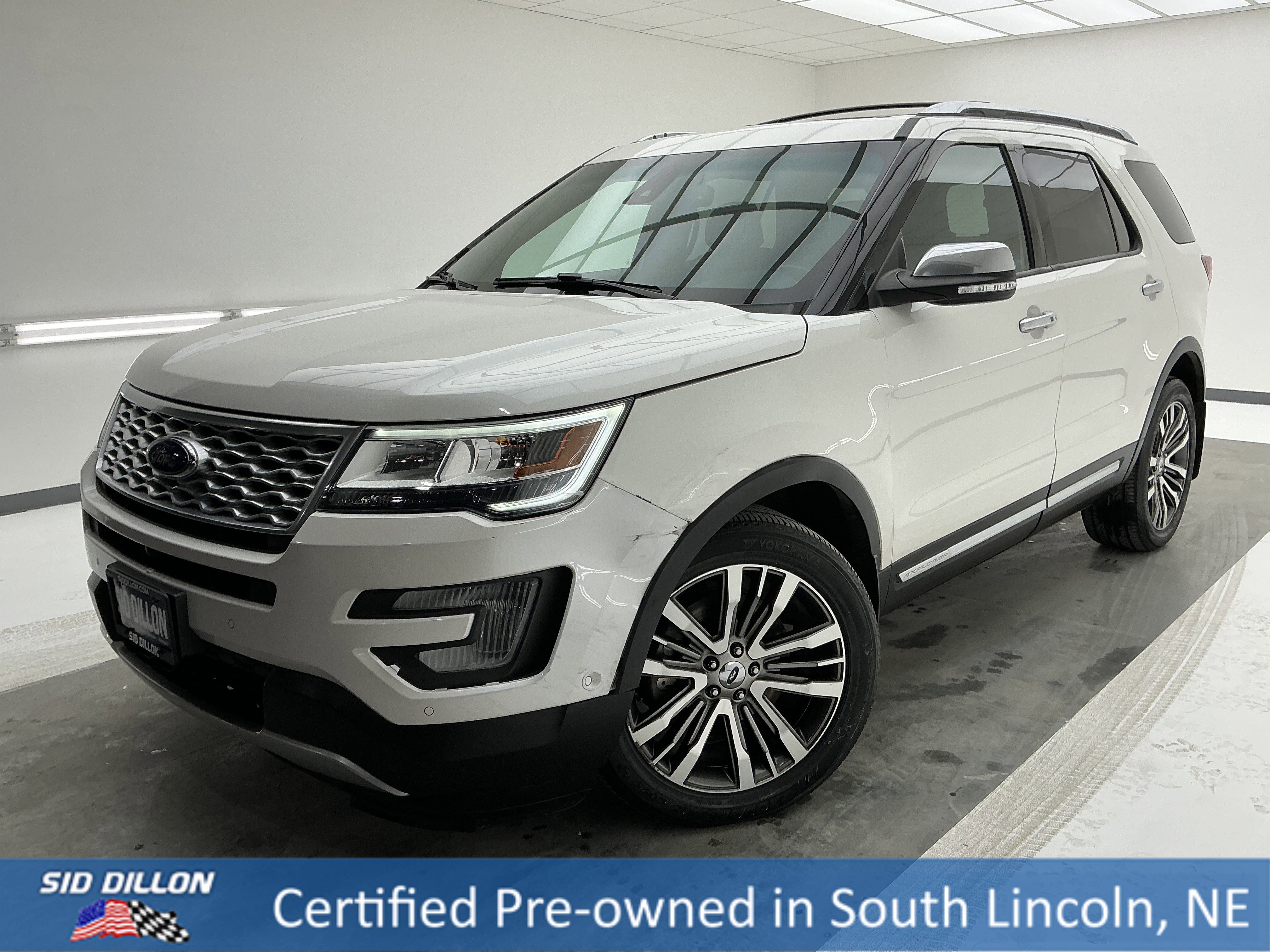 2017 Ford Explorer Platinum's photo
