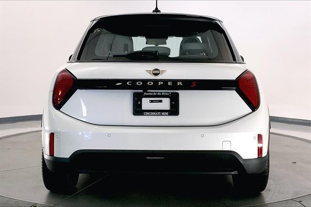 2026 Mini Cooper Hardtop 4 Door Signature photo 2