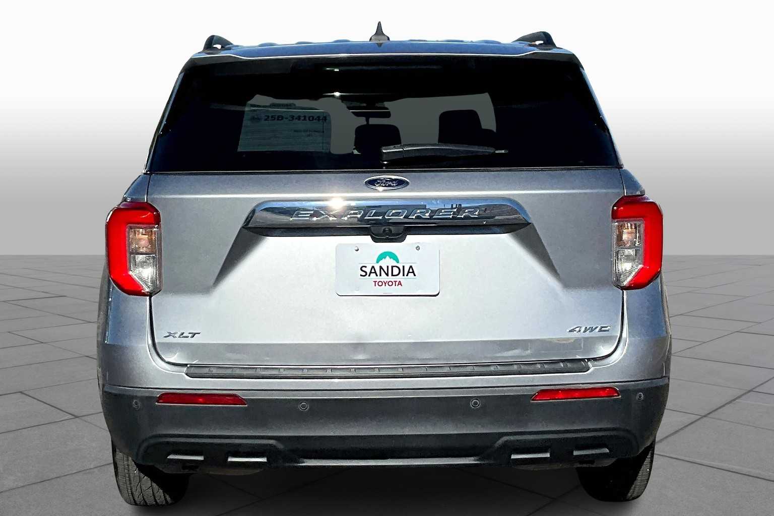 2021 Ford Explorer XLT photo 4