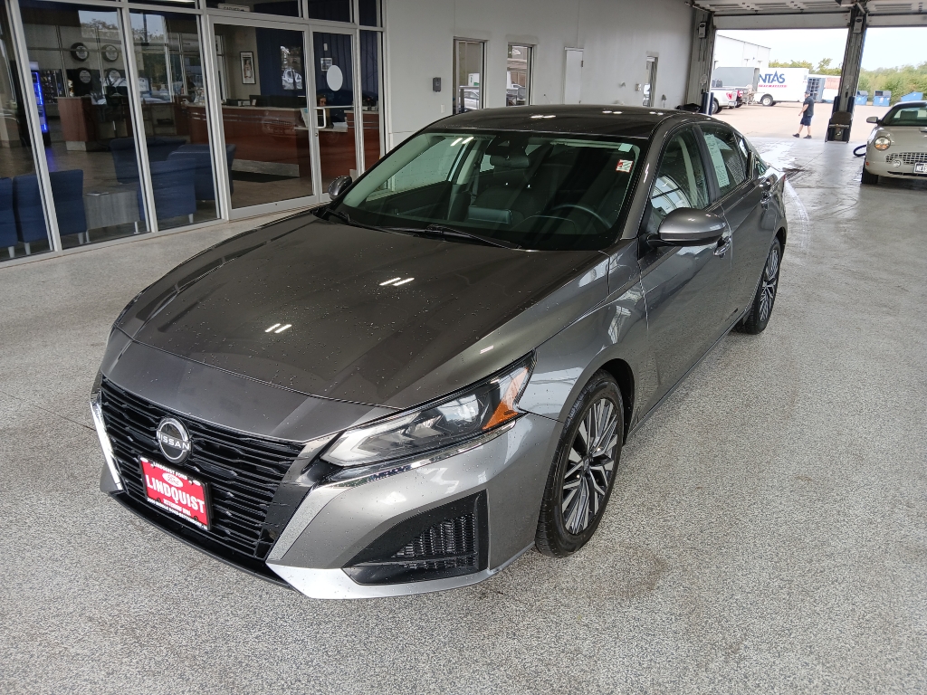 2023 Nissan Altima 2.5 SV photo 3