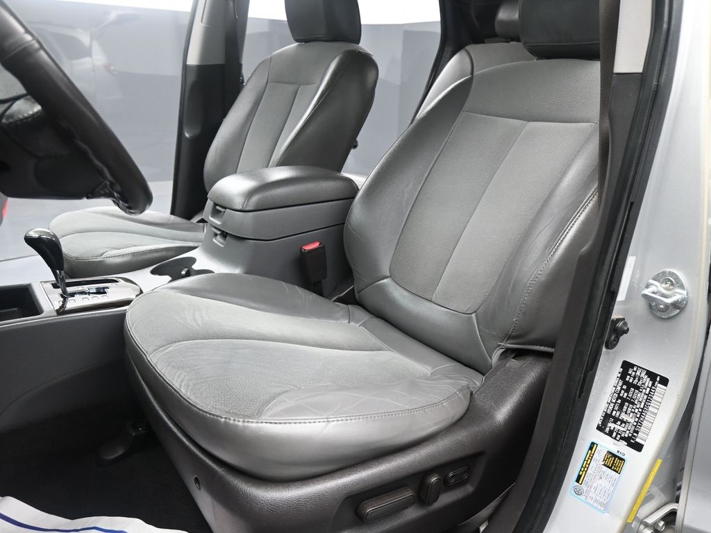 2012 Hyundai Santa Fe SE photo 2